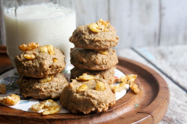 gluten free peanut butter cookies with cornflakes
