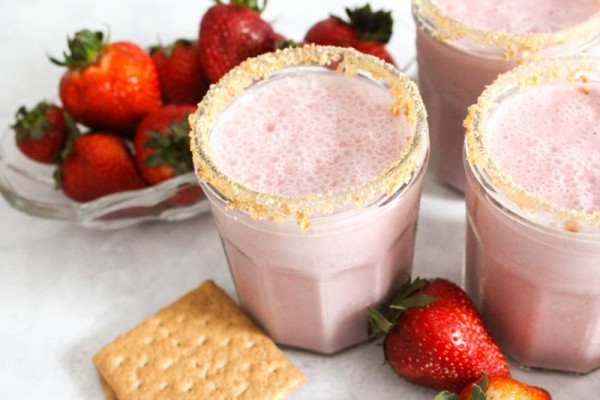 strawberry cheesecake smoothies