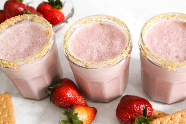 strawberry protein smoothies